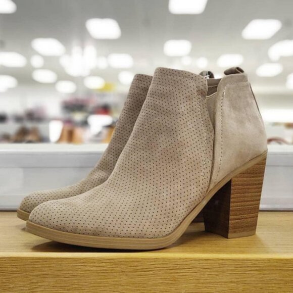 Women's Avalyn Microsuede Laser Cut Bootie - Universal Thread Taupe 9.5 - Picture 2 of 7